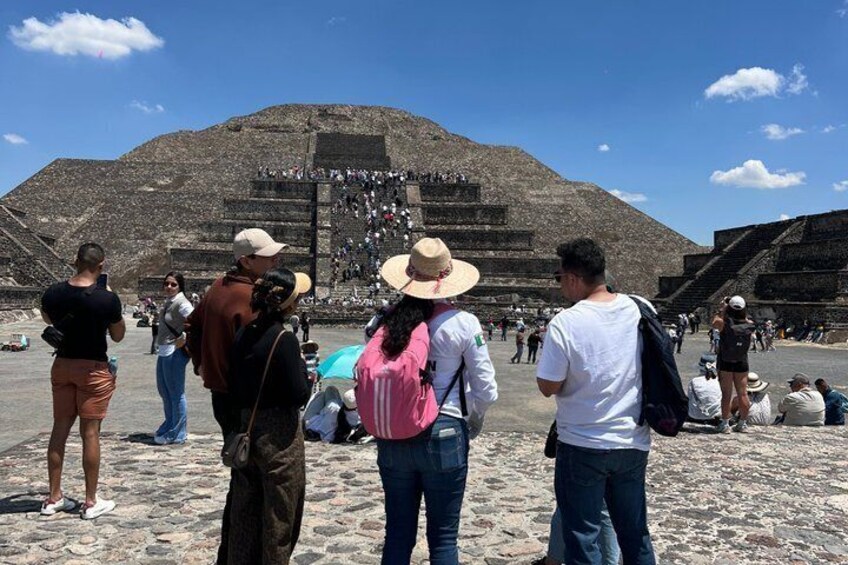Balloon flight in Teotihuacan + Cave breakfast + Tour from CDMX 3
