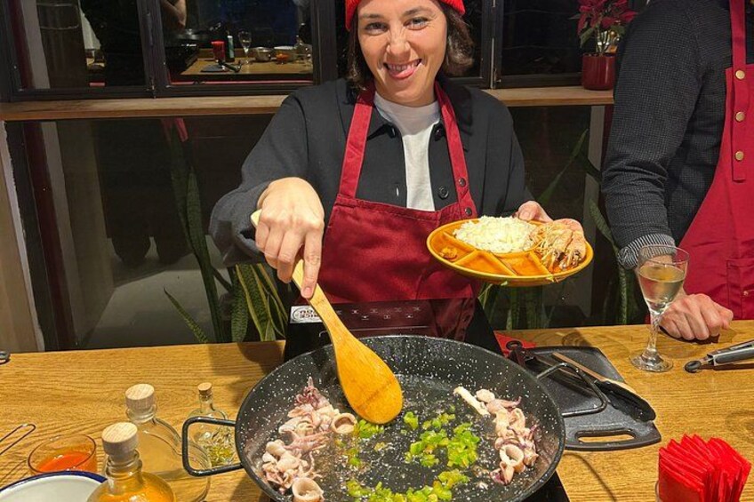 Paella Cooking Class in Barcelona | Small Group, Cava & Wine 2