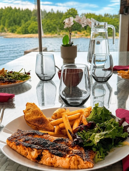 Picture 2 for Activity Oslo: Malmøya Island Salmon Grilling Workshop & Jacuzzi 3