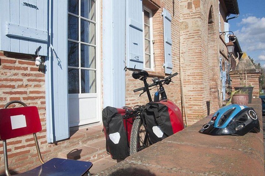 Scenic E-Bike Ride to a Hilltop Village from Toulouse 2