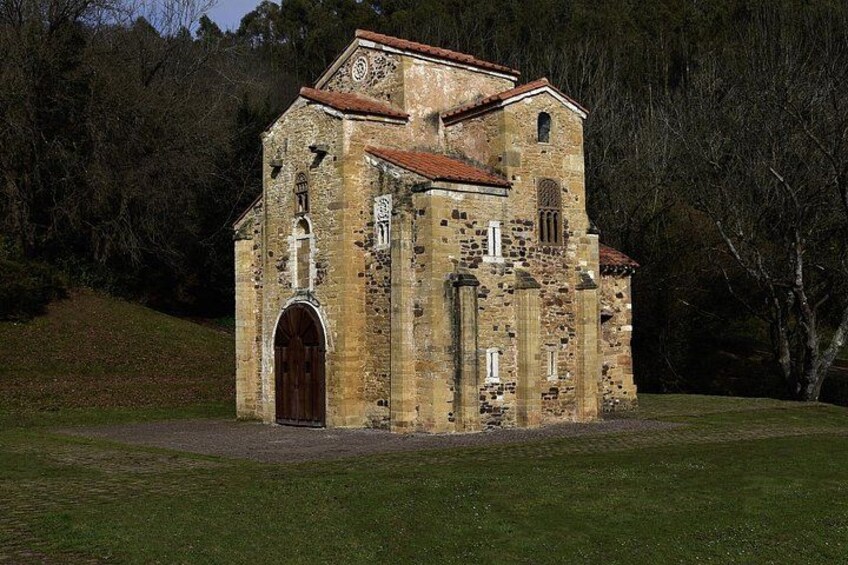 Private tour of Oviedo with tickets to Pre-Romanesque Churches 2