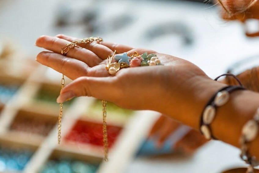 Jewelry Workshop with Unlimited Wine - Valencia 4