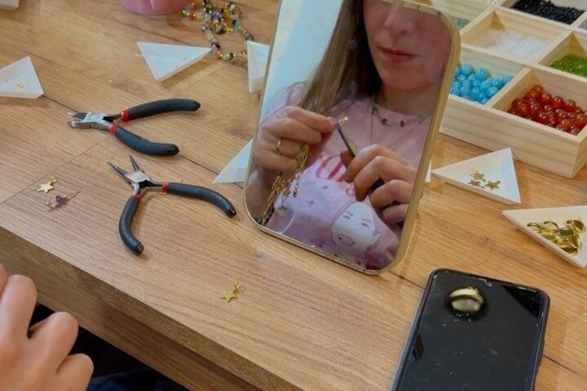 Jewelry Workshop with Unlimited Wine - Valencia 2