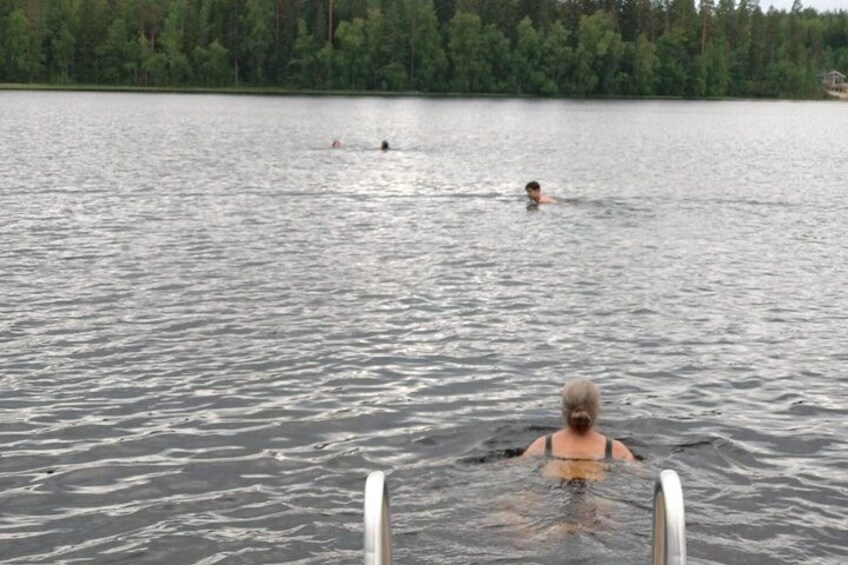 Authentic Lake Sauna and Reindeer Dinner with Locals 4