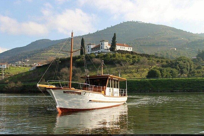 Private Douro Valley Wine Tour with Scenic Cruise and Lunch 1