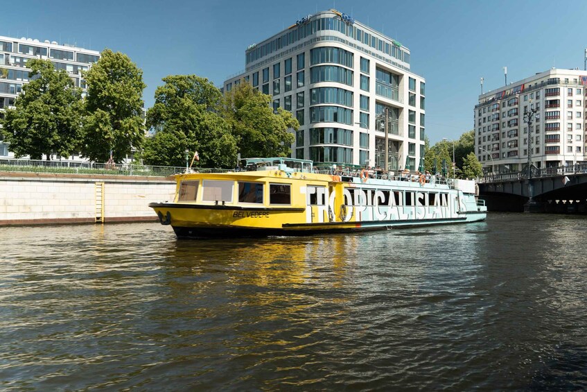 Picture 14 for Activity Berlin: 1-Hour City Spree Cruise inclusive Audio Guide 3