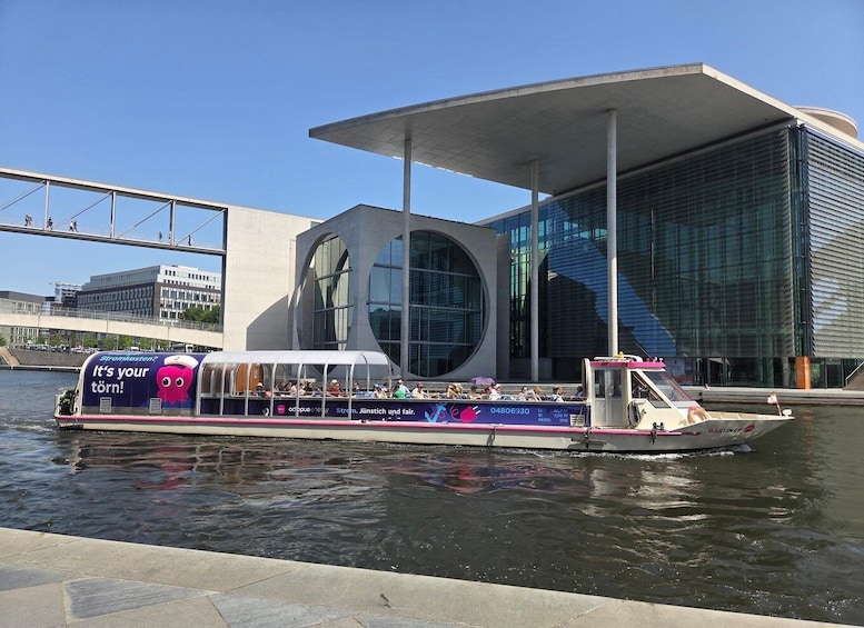 Picture 19 for Activity Berlin: 1-Hour City Spree Cruise inclusive Audio Guide 2