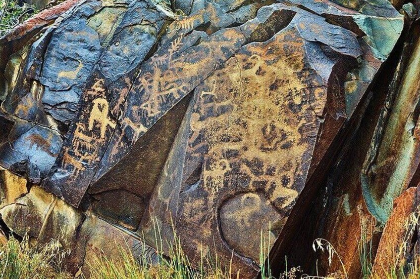 Group tour Tanbaly Ancient petroglyphs UNESCO World Heritage 2