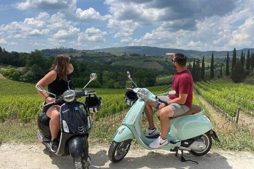 Tuscany vespa tour with amazing views 3