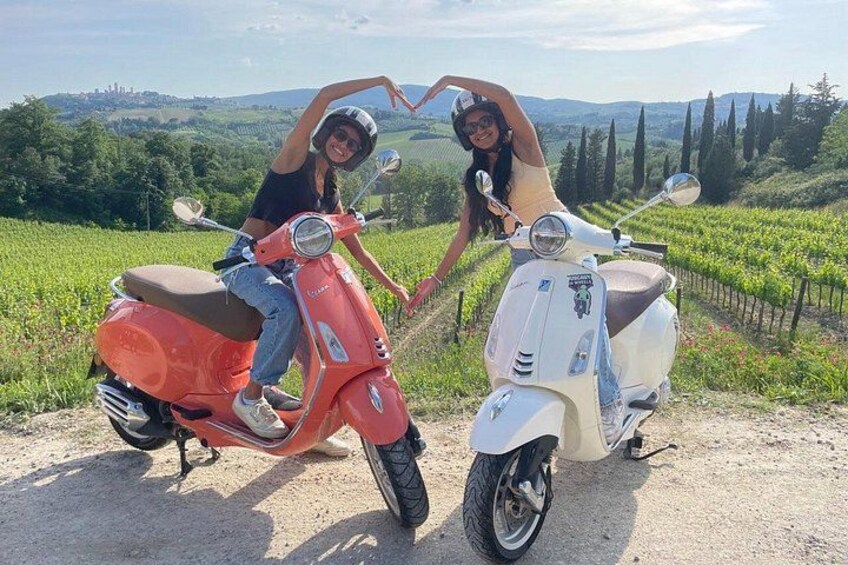 Tuscany vespa tour from San Gimignano 2