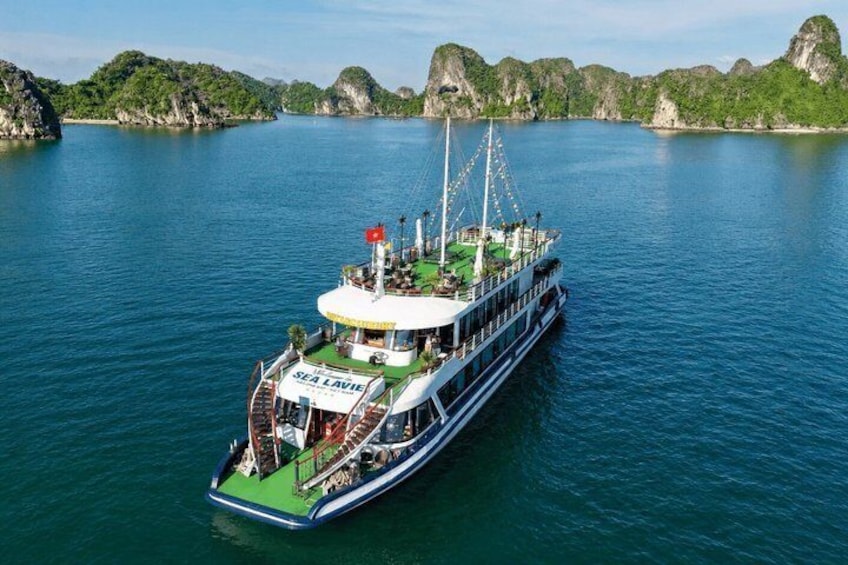 Luxury Halong Bay Day Cruise with Buffet Lunch and Kayaking 1