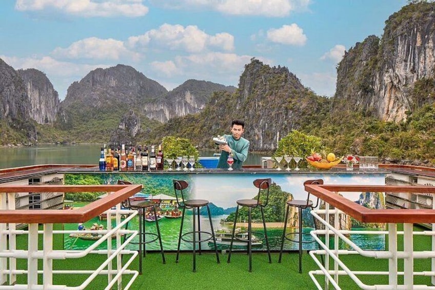 Luxury Halong Bay Day Cruise with Buffet Lunch and Kayaking 3