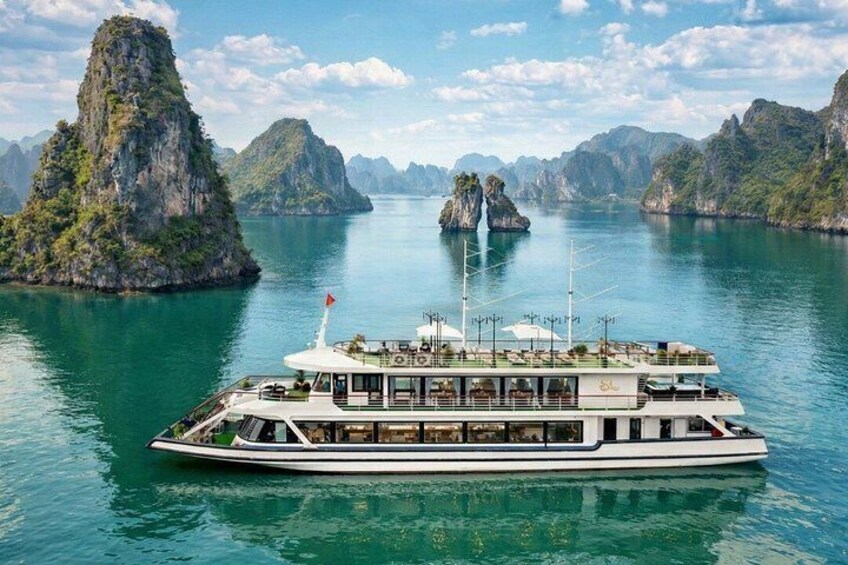 Luxury Halong Bay Day Cruise with Buffet Lunch and Kayaking 5