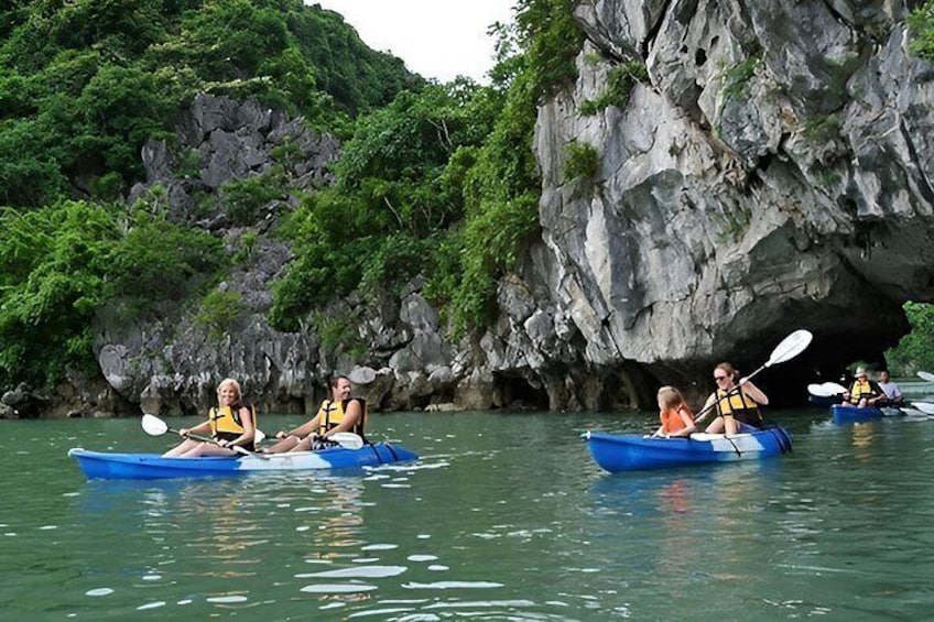 Luxury Halong Bay Day Cruise with Buffet Lunch and Kayaking 4