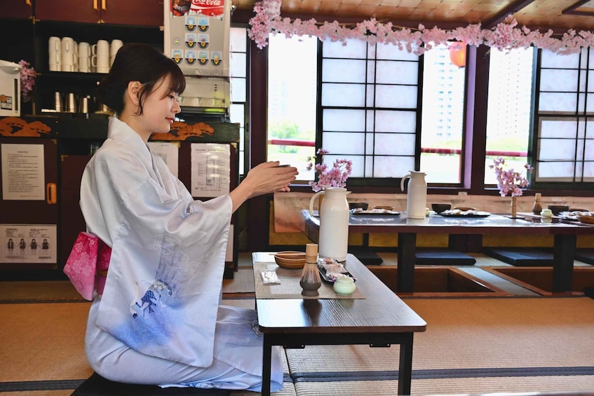 Tokyo Cruise:Yakatabune Tea Ceremony,Sweets & Shamisen 2