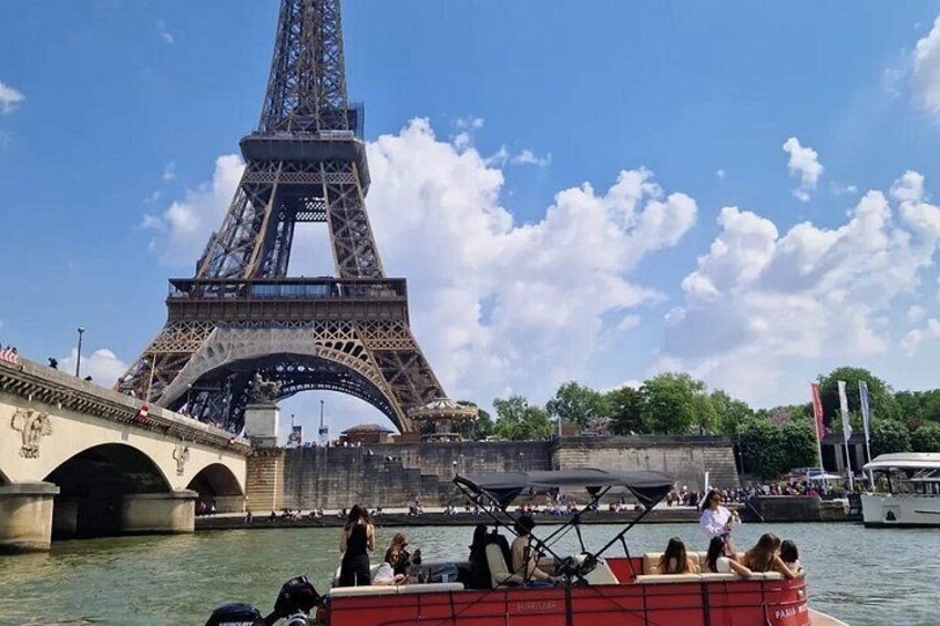 Discover Paris by shared cruise ship 2