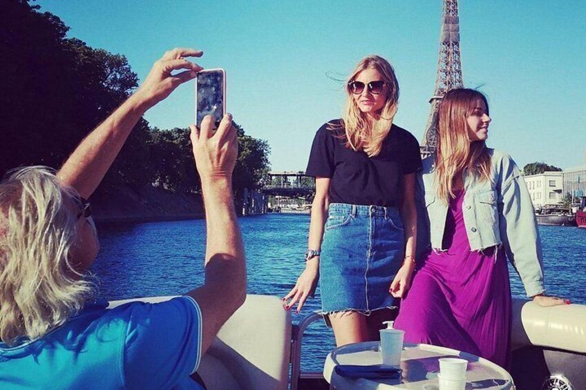 Discover Paris by shared cruise ship 3