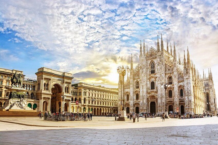 Milan Duomo: Cathedral Tour with Optional Rooftop or Rooftop Tour 2