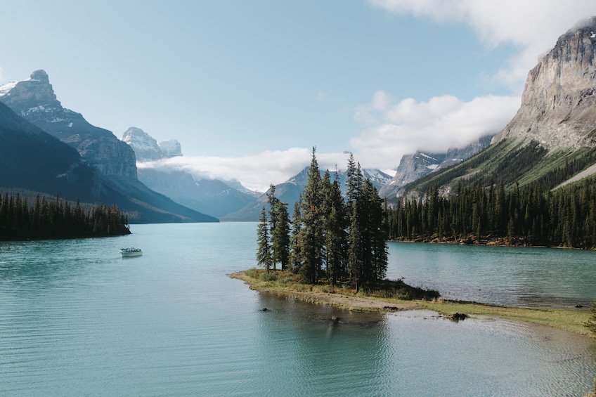 Jasper Sightseeing Tour with Maligne Lake Cruise 3