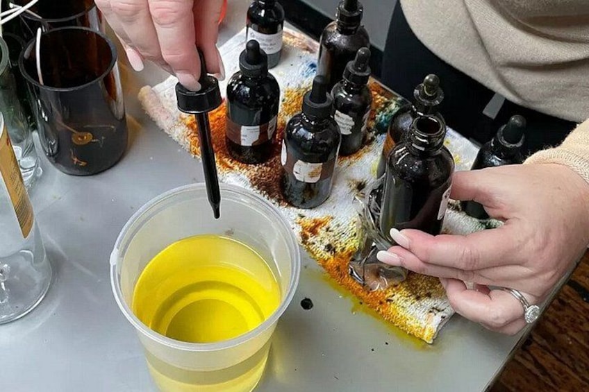 DIY Cocktail Candle and Wine Bottle Cutting Class in Chicago 5