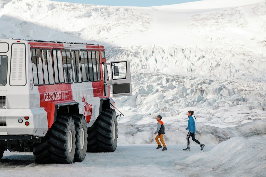 From Jasper: Discover the Columbia Icefield 1