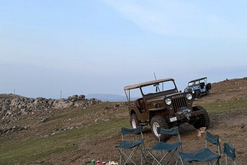 Udaipur: Private Vintage Willys Jeep Experience 5