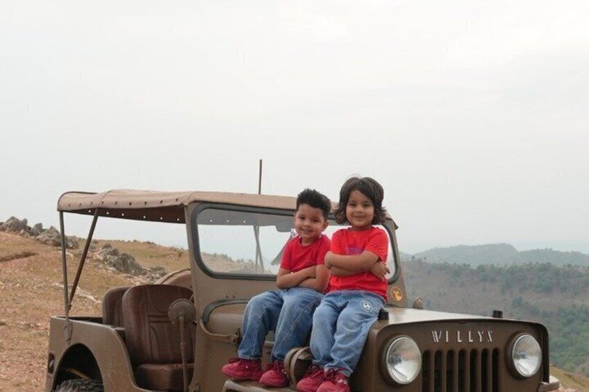 Udaipur: Private Vintage Willys Jeep Experience 2