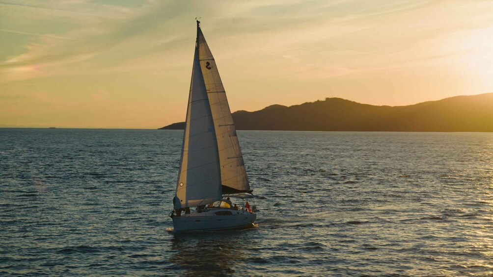 Picture 4 for Activity Vancouver Sunset Sailing Cruise 3