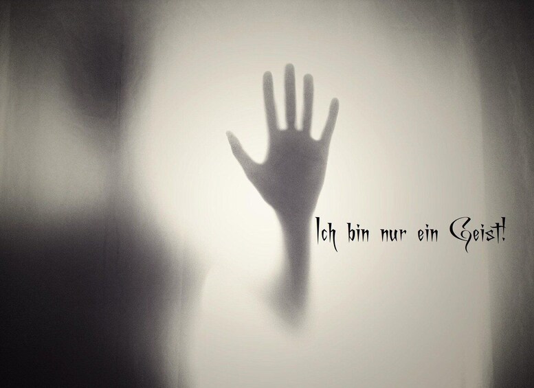 A hand silhouette with the text 'Ich bin nur ein Geist!' 3