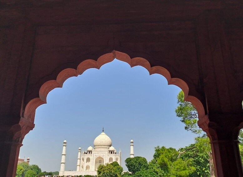 The Taj Mahal framed by an archway. 5