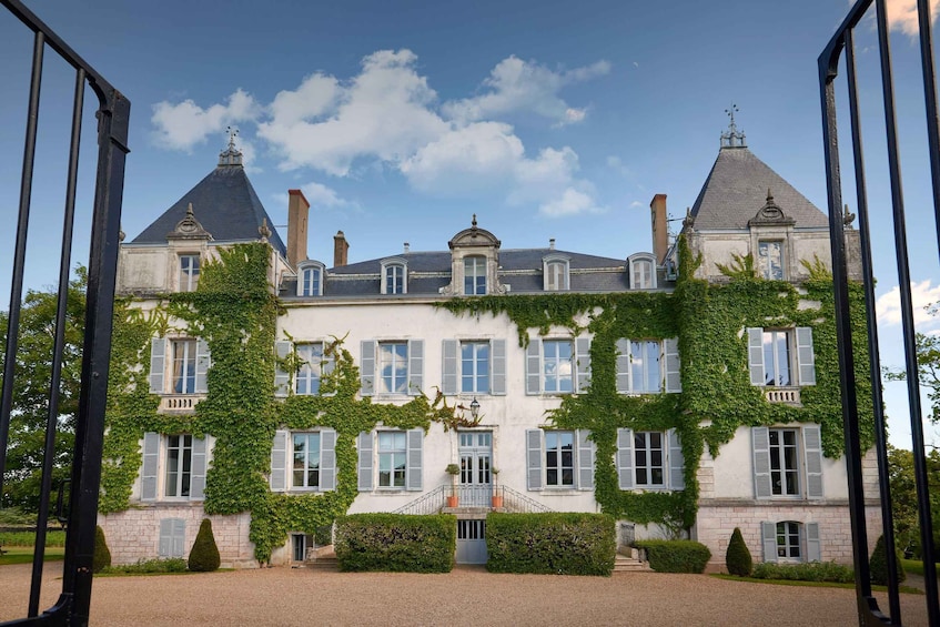 A large, ivy-covered building with multiple windows and a central entrance. 1