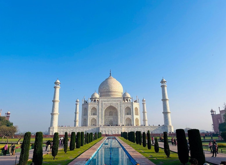 The Taj Mahal with four minarets, a central dome, and a reflection pool. 1
