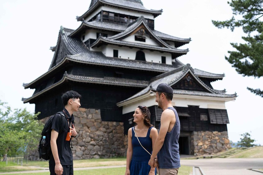 Matsue Castle Guided Tour - With a Local Guide & Audioguide 1