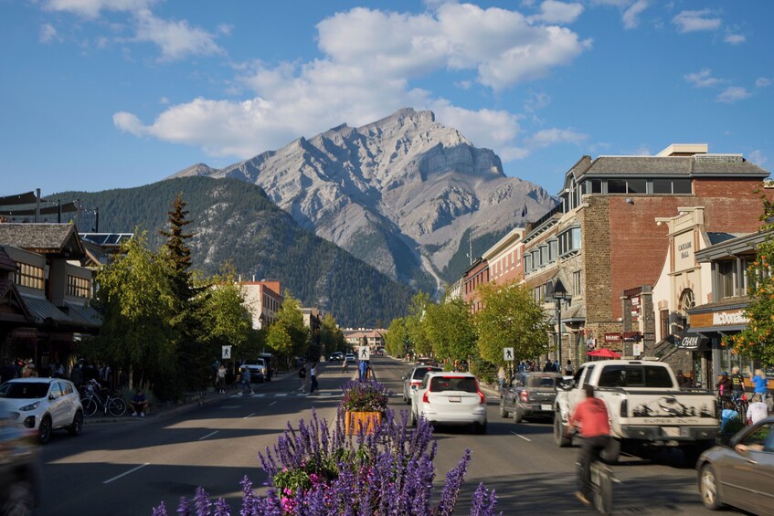 From Banff: Explore Banff with Lake Minnewanka Cruise and Banff Gondola 5
