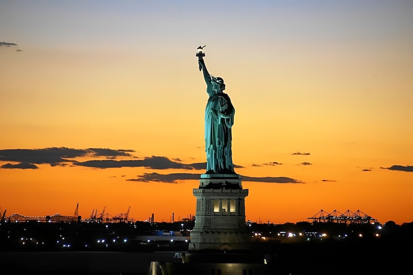 NYC: Unlimited Prosecco, Beer and Aperol Spritz Cruise 3