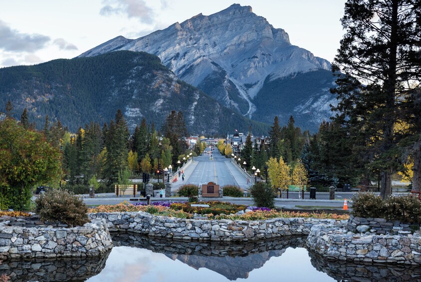 From Canmore: Explore Banff with Lake Minnewanka Cruise and Banff Gondola 5