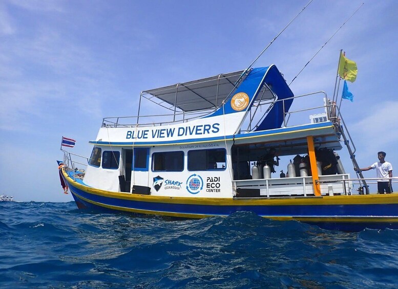 A boat named 'BLUE VIEW DIVERS' with 'SHARK GUARDIAN' and 'PADI ECO CENTER' logos, sailing on the ocean. 5