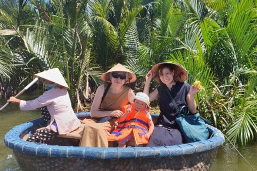 Experience Basket Boat Ride Hoi An With Locals 3