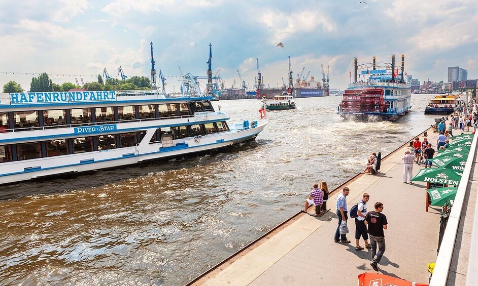 Picture 9 for Activity Hamburg: Hop-On Hop-Off Bus, Harbor Cruise & More 5