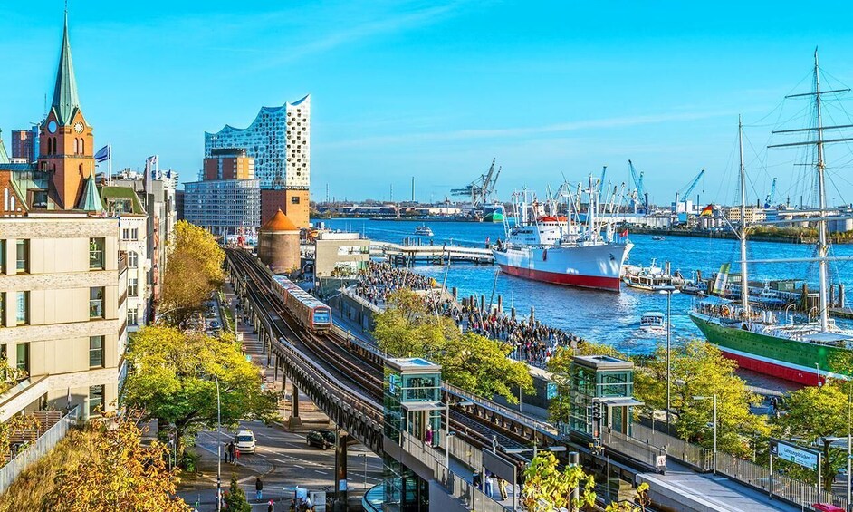 Picture 16 for Activity Hamburg: Hop-On Hop-Off Bus, Harbor Cruise & More 2