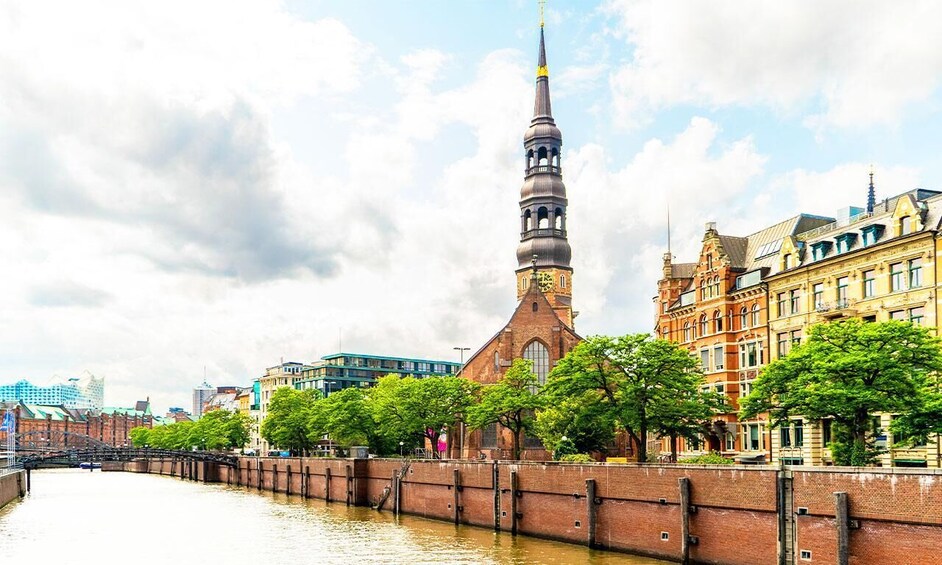 Picture 6 for Activity Hamburg: Hop-On Hop-Off Bus, Harbor Cruise & More 4