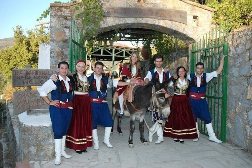 Cretan Evening with Live Show, Buffet Dinner and Wine 2