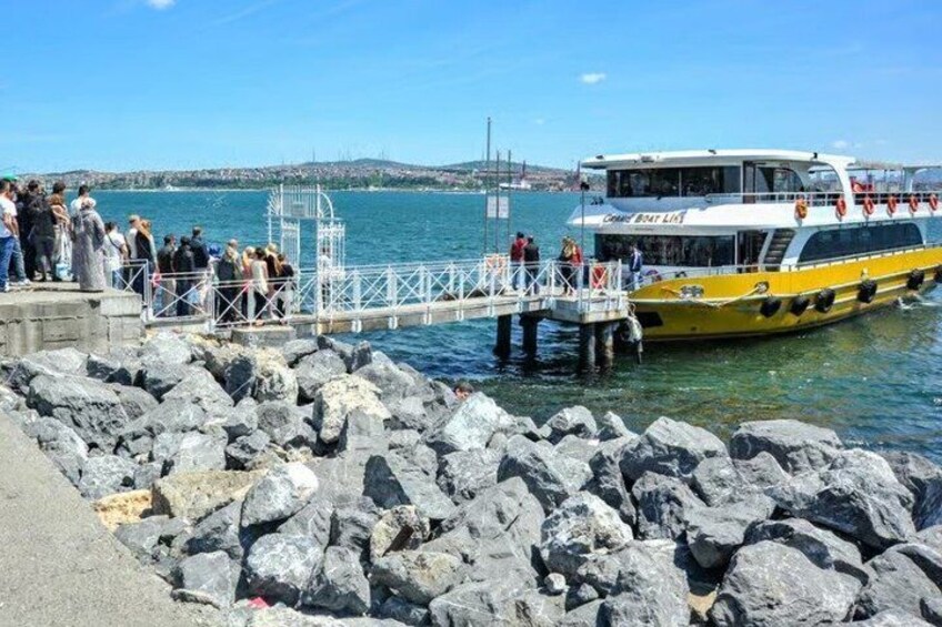 Istanbul Bosphorus and Golden Horn Cruise With Audio Guide 2