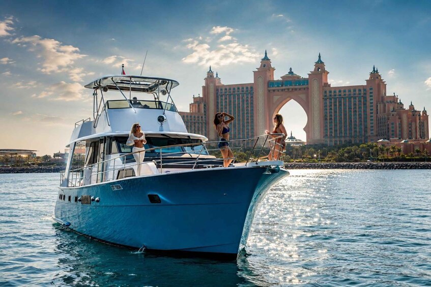 Dubai VIP Yacht Experience: Red Carpet Welcome 1