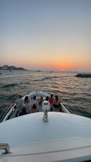 Picture 34 for Activity Dubai Yacht Tour: Boat Cruise with Soft Drinks & Juices 4