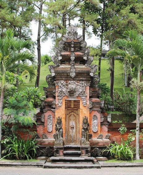 Picture 11 for Activity Bali : UBUD Balinese Melukat at Tirta Empul & waterfall, 4