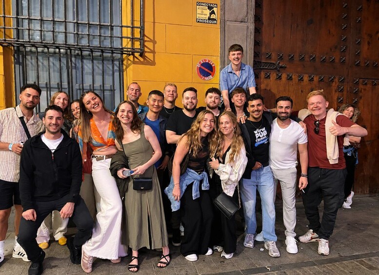 Picture 3 for Activity Valencia: Guided Pub Crawl Experience with Club Entry 5