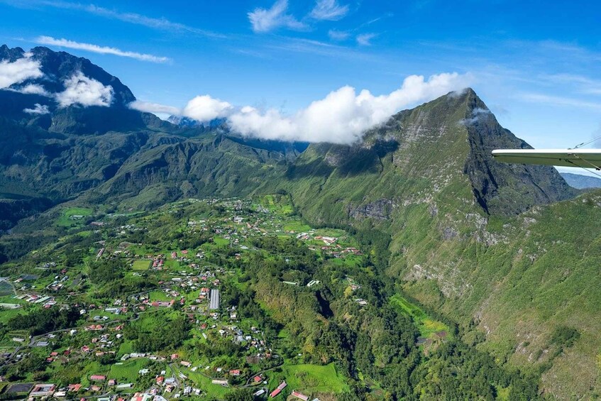Picture 20 for Activity Flight over Réunion Island at 3,200 meters above Piton des Neiges 2
