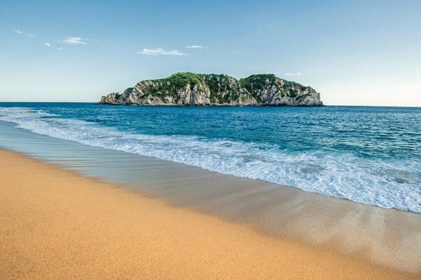 Guided Tours of the 7 Bays of Huatulco Oaxaca in Catamaran 3