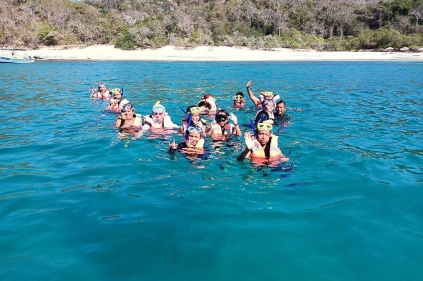 Guided Tours of the 7 Bays of Huatulco Oaxaca in Catamaran 2